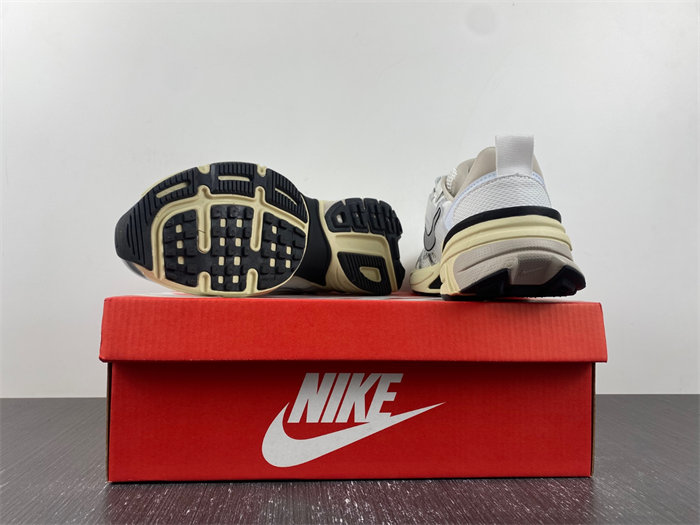 Nike V2K Run Summit White Metallic Silver FD0736-100